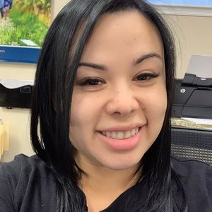 Meet your Posher, Dennise